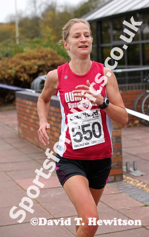 Joasia Zakrzewski (Dumfries AC) wins the Brampton to Carlisle 10 mile Road Race. Photo: David T. Hewitson/Sports for All Pics